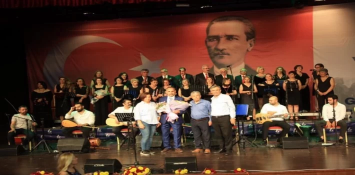 İzmir Güzelbahçe Türk Halk Müziği Korosu’ndan muhteşem konser