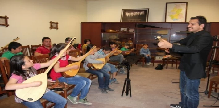 Nevşehirli gençlere belediyeden müzik eğitimi