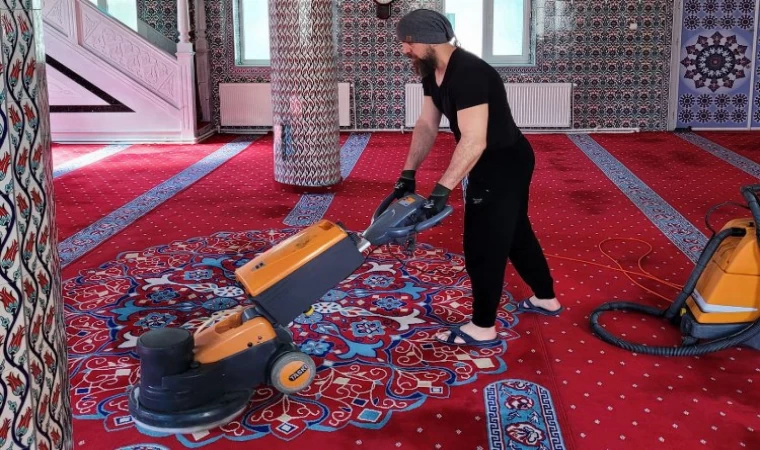 İzmir Narlıdere’nin camileri Ramazan’a hazır