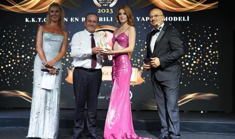 Beste Tuğçe Viran "Yılın En Başarılı Çıkış Yapan Modeli" Seçildi!